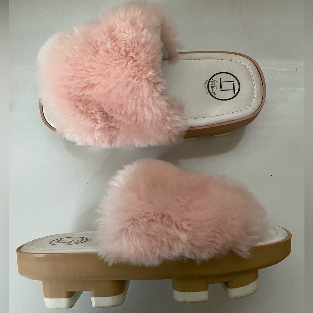 Let’s thongue Zori Japan fuzzy fur sandals women’s 7.5